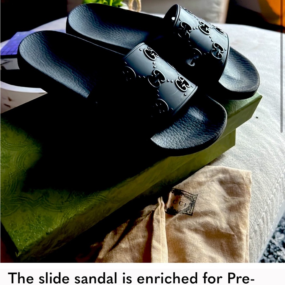 Size 6 universal slides, worn three times comes with box